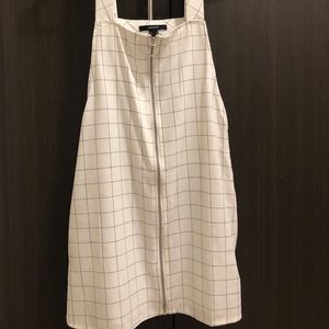 NWT! Black and white zip up plaid dress, S medium.